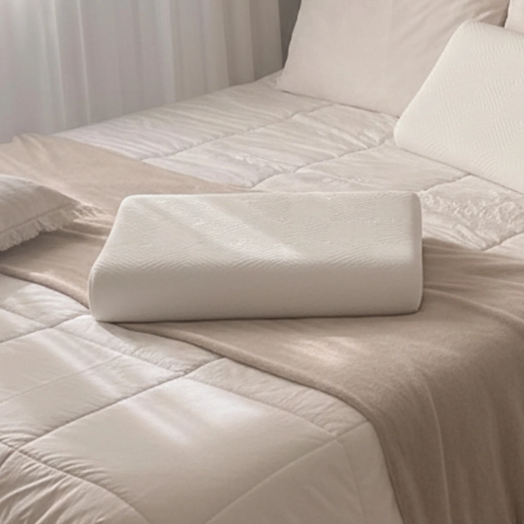 Aloe Contour | Ergonomic Memory Foam Pillow with Aloe Treatment - Image 8