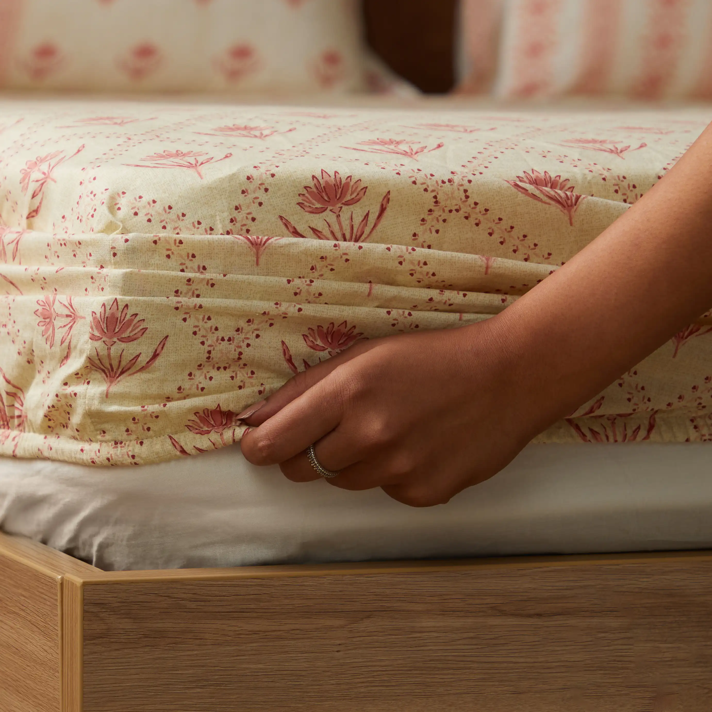 Chippa Lane | Contemporary Indian Print Design Cotton Fitted Sheet Set-Red - Image 10