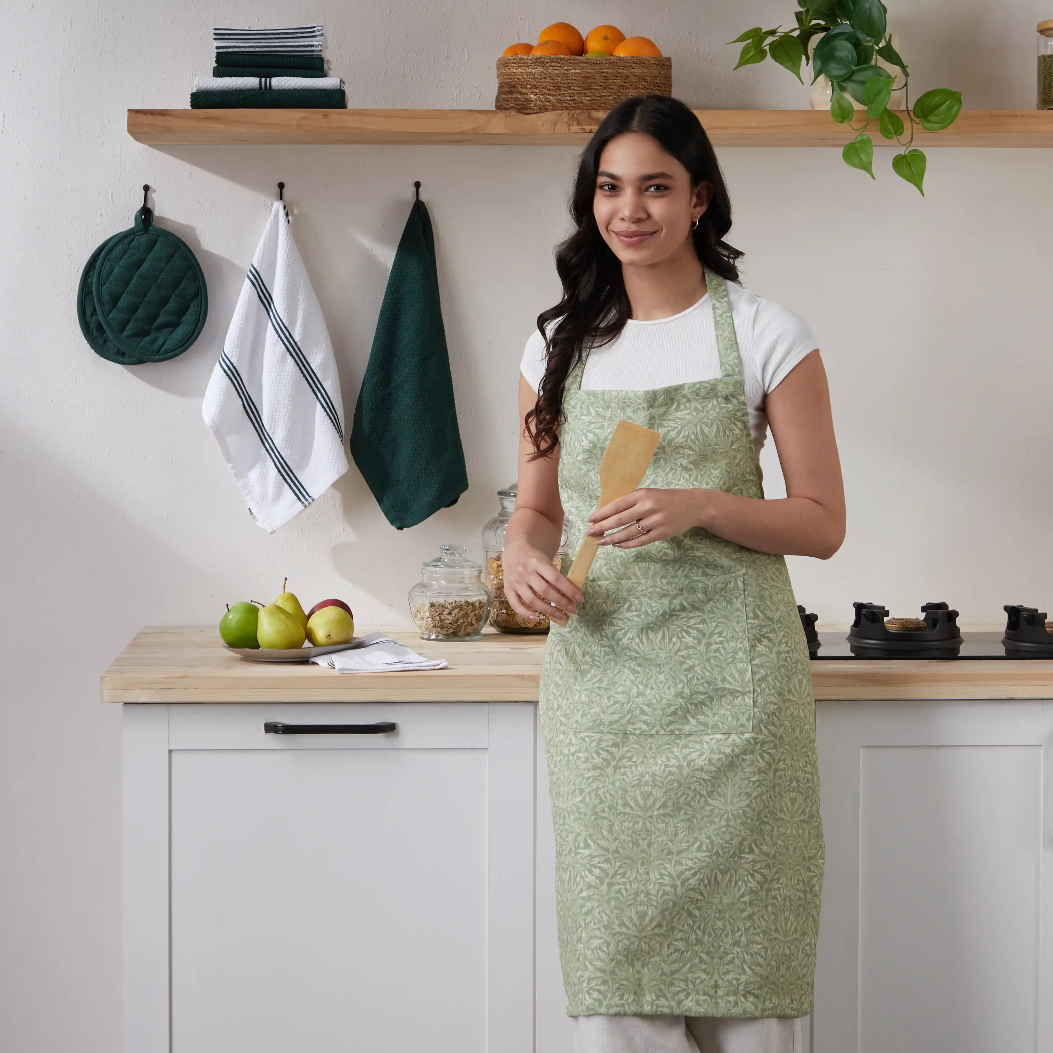 Kaleida | Countryside Charm Stylish & Easy to Maintain Apron - Image 4