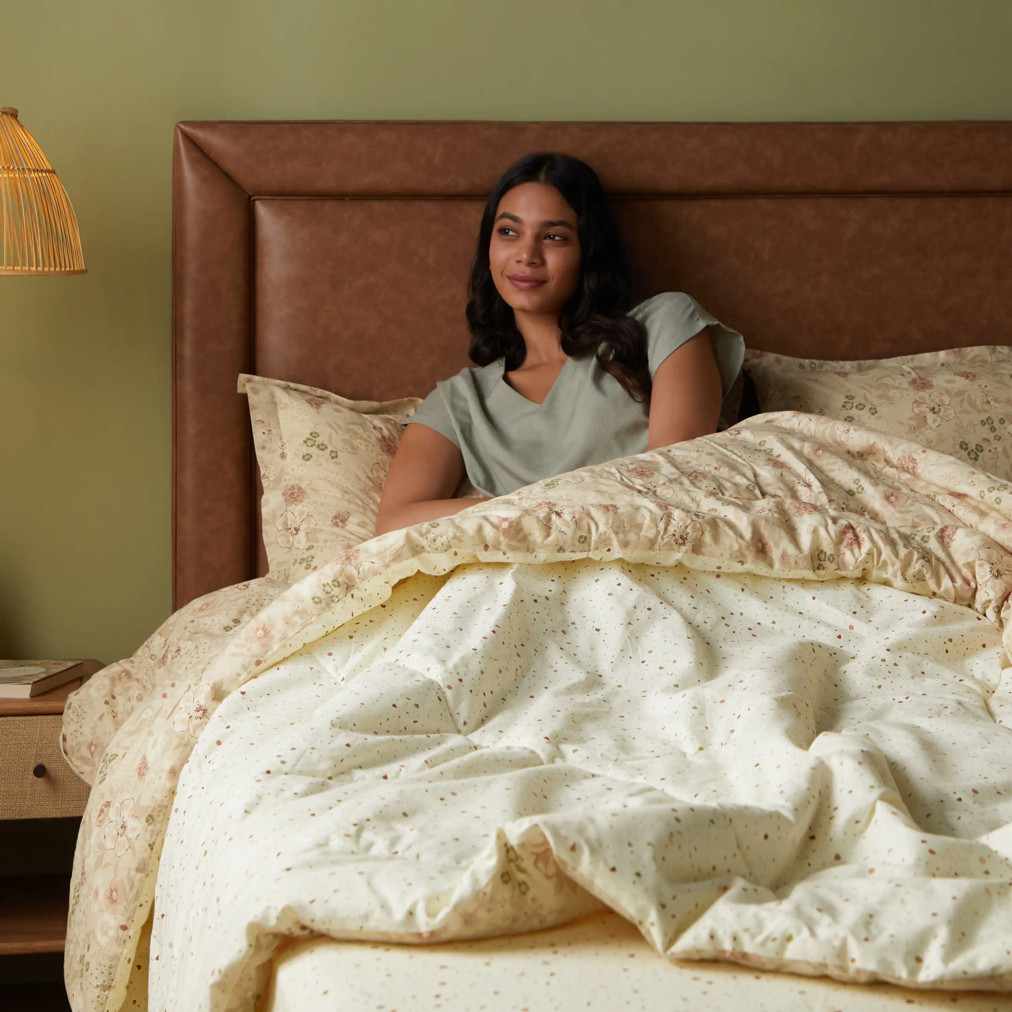 Mishella | Mix & Match Printed Coordinated Bedding Set | Set of Bedsheet & Comforter - Cream - Image 3