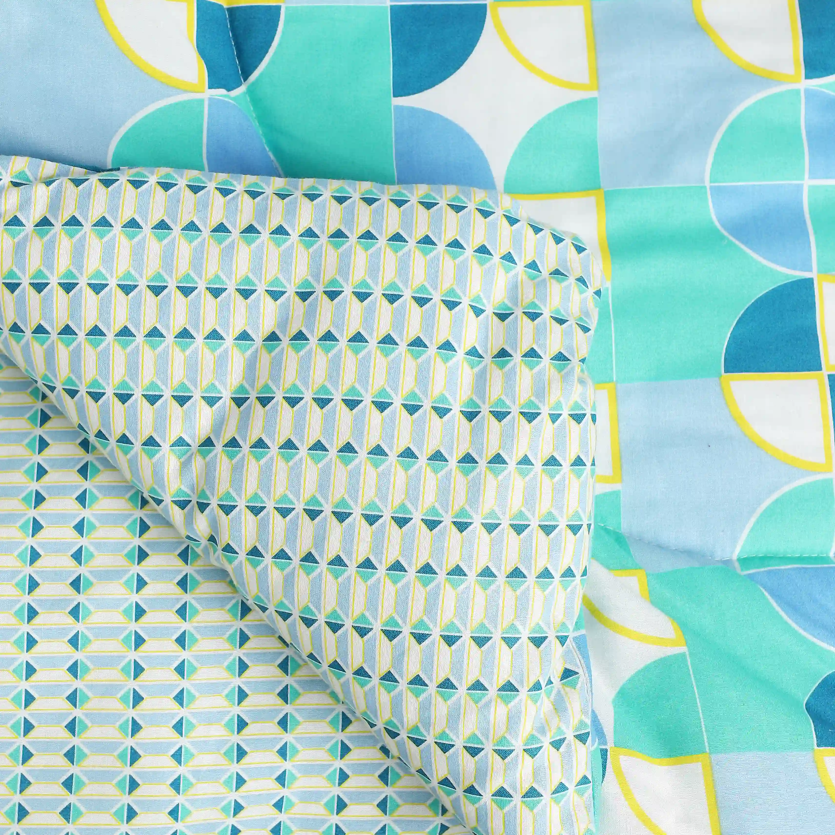 Mishella | Mix & Match Printed 240GSM Reversible Comforter for Extra Warmth - Orbit Teal - Image 5