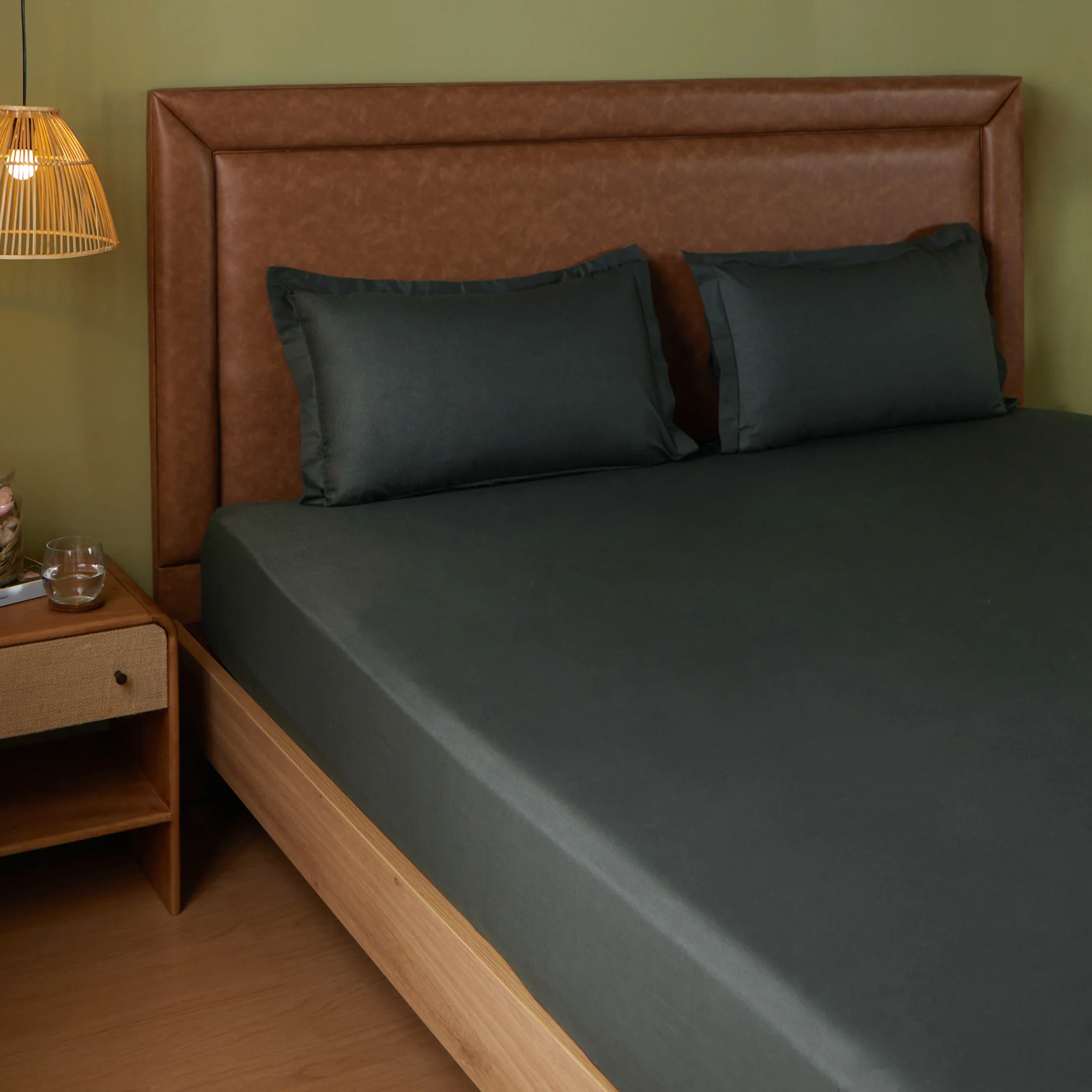 Paleto | Everyday Hues Solid Dyed Cotton Bedsheet Set-Dark Grey - Image 6