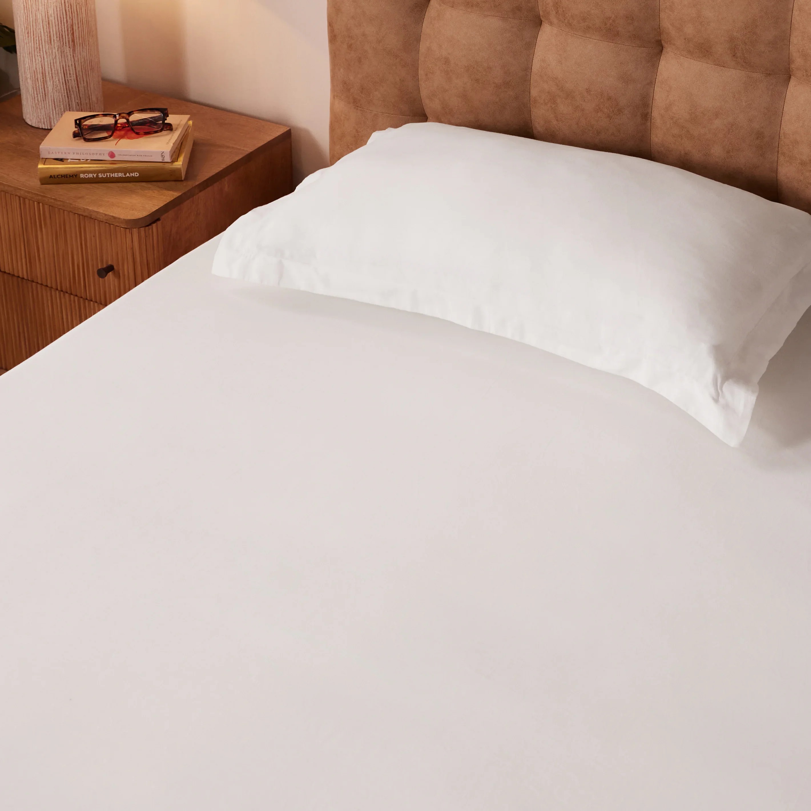 Paleto | Everyday Hues Solid Dyed Cotton Bedsheet Set-White - Image 2