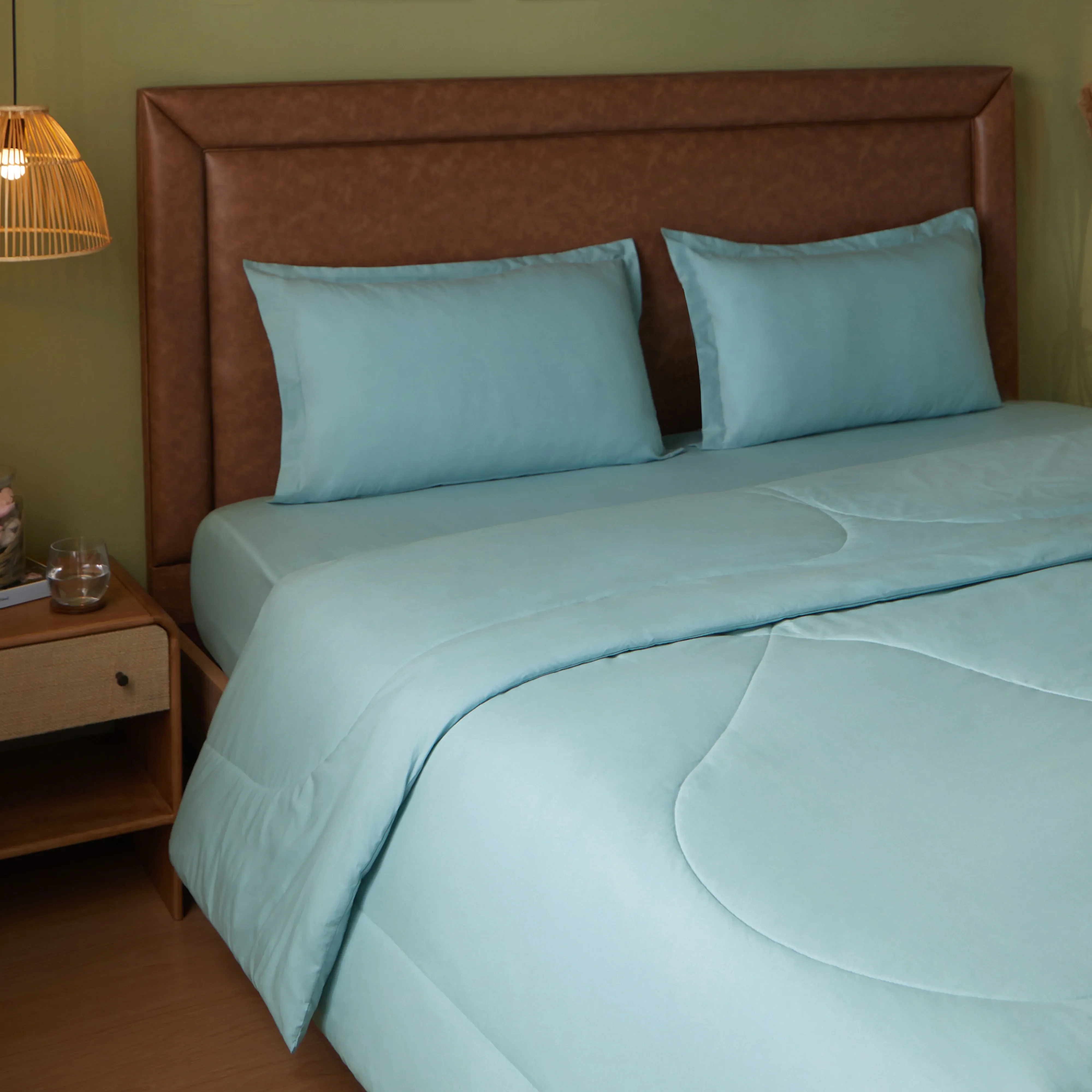 Paleto | Everyday Hues Cotton Solid Dyed 240GSM Comforter for Extra Warmth-Blue Sky - Image 2
