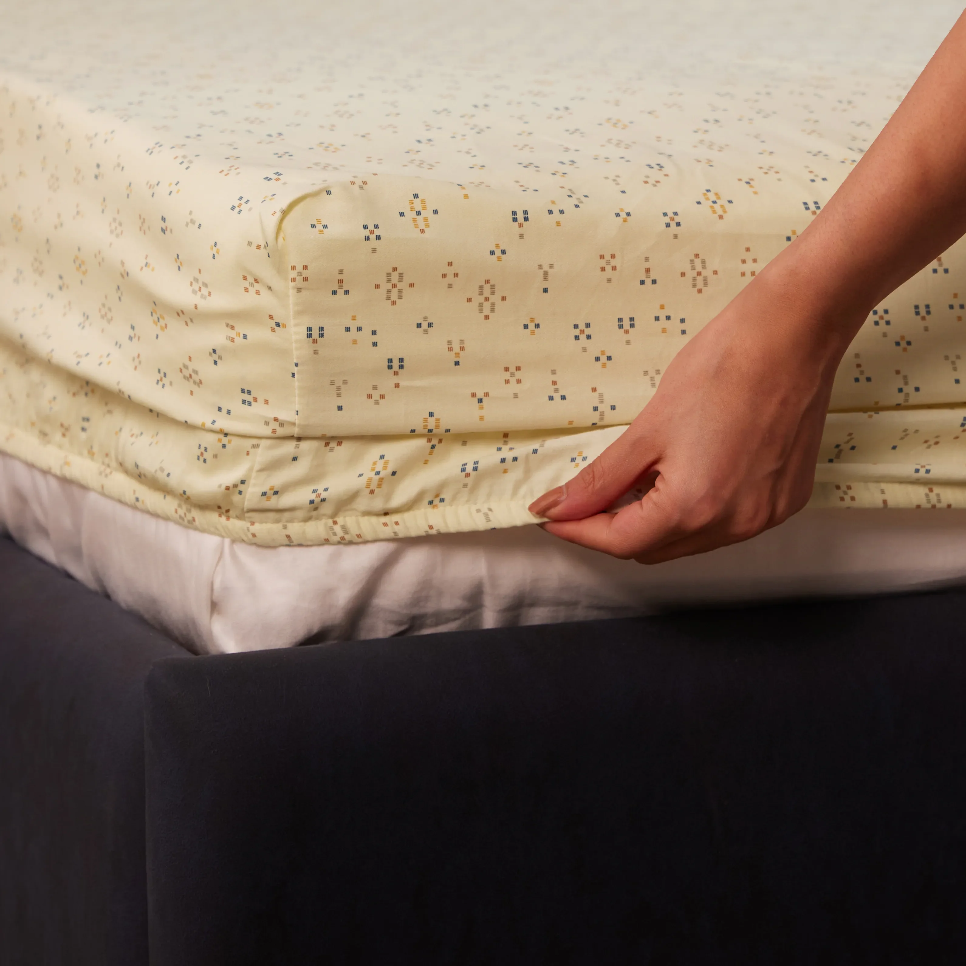 Yutori | 250 TC Modern Micro Printed Cotton Fitted Sheet Set | Pillow Cover with Merrow Hem Treatment - Image 18